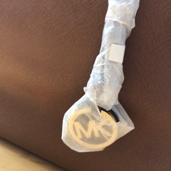 AUTHENTIC NEW Michael Kors Jet Set Travel Bag - Picture 3 of 8